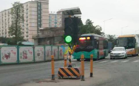 Matters needing attention in the use of temporary traffic lights