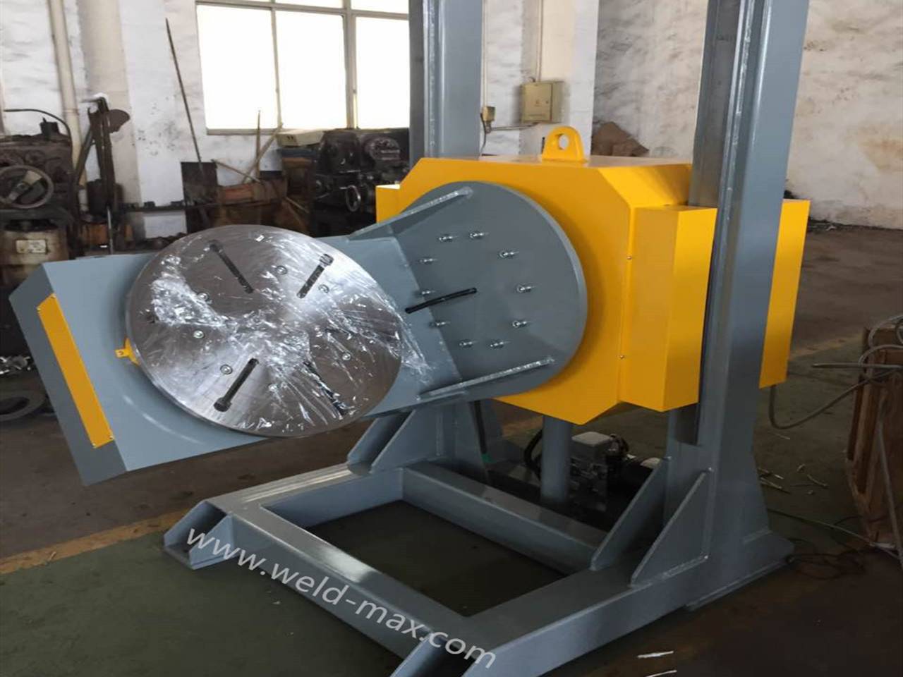 factory low price Pu Wheels Conventional Welding Rotators - Yellow 10T L-Type Welding Positioner With 2000mm Table And 3KW Turning Power – Sanlian