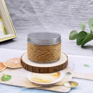 L07 A metal can with colored paper ropes contains scented candles