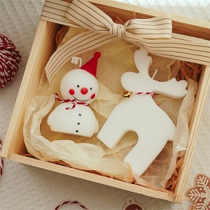 E155 Factory Wholesale New Christmas White Elk Shaped Craft Candle Suitable for Christmas Home Decoration