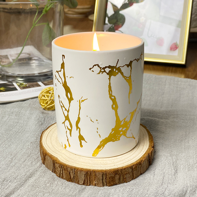 Wholesale Luxury scented candles in golden crackle matte black or white ceramic  candle jar factory and manufacturers