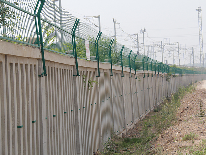 Welded fence for railway project