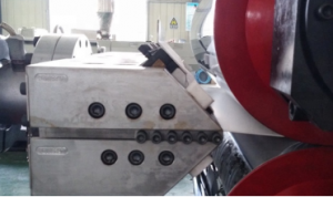 Máquina para fabricar cantos de PVC (7)