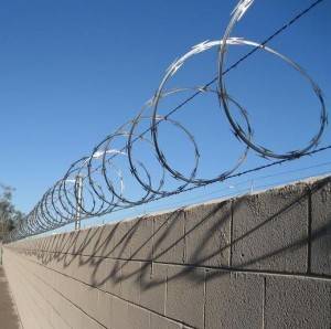 razor wire mesh fence