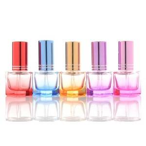 8ml kitárt pecsételő típusa és a Hot Stamping Surface gépek üveg parfüm mini flakon
