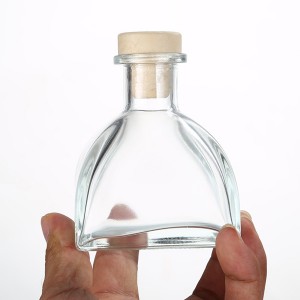 Mongolian bentuk 100ml kaca kosong aromaterapi penting botol peresap minyak dengan palam polimer dan kayu serat