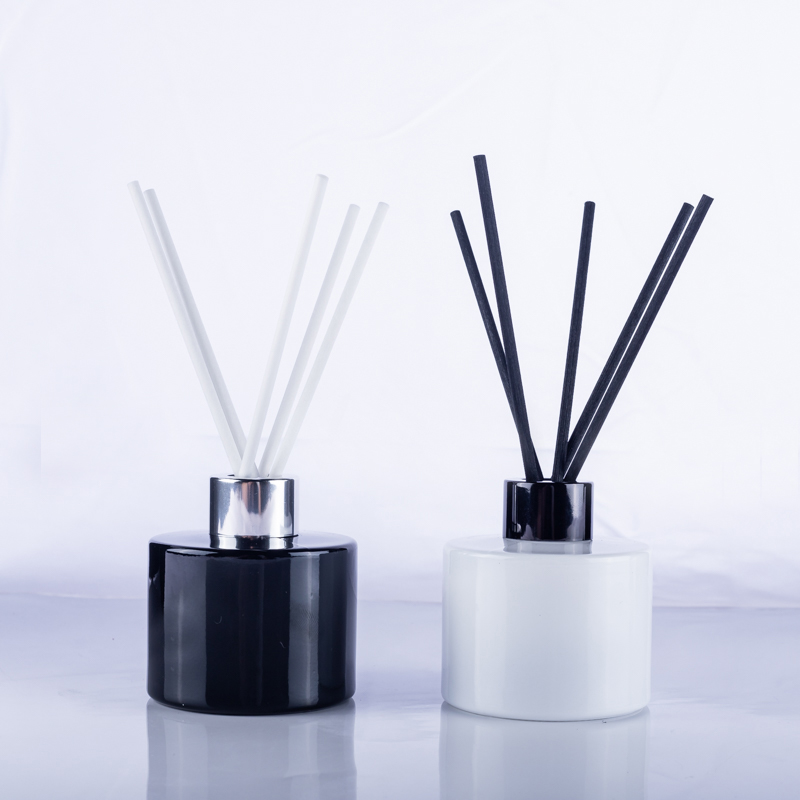 100ml reed diffuser glass bottle with rattan sticks Featured Image