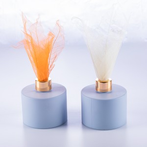100ml glass diffuser bottle with flower