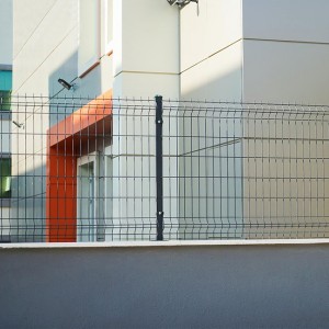 Factory Price For China PVC Coating Security Wire Mesh 3D Cury Triangle Bends Fence for Ranch