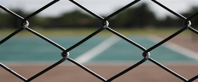 What are the characteristics of the stadium fence