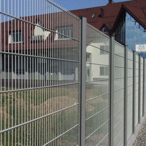 Factory Customized China Welded Edge Double Wire Fence for Highway