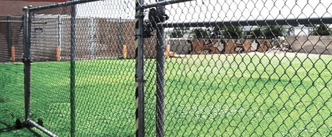 Which industries are chain link fences mainly used for？