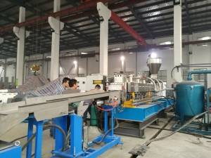 500-800kg/H Dual Screw PET Pelletizing Machine With Water Strand Auxiliary System
